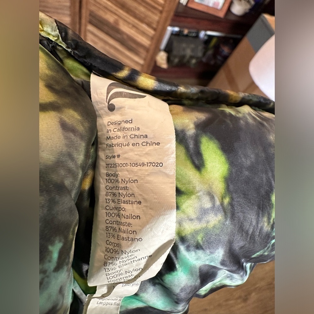 Fabletics Elliot Packable Puff Vest Tie Dye Trip - Picture 10 of 13